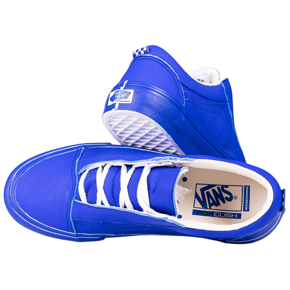 A pair of Vans Skate Old Skool VN000EC6NAV1 Chillie 2 Risers Navy White shoes, featuring white laces and soles. One shoe stands upright, the other on its side, showing the PopCush insole and signature waffle-patterned sole.