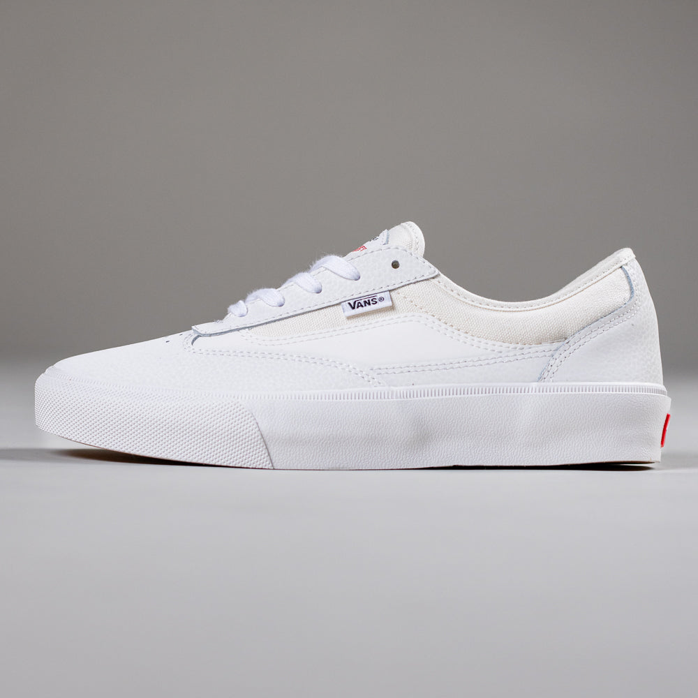 The VN000D85JVY1 Skate Curren Caples Blanc de Blanc Vans Skate Suede Rubber Shoes features a white low-top design, lace-up closure, vulcanized rubber sole, and subtle side logo, shown against a plain gray background.