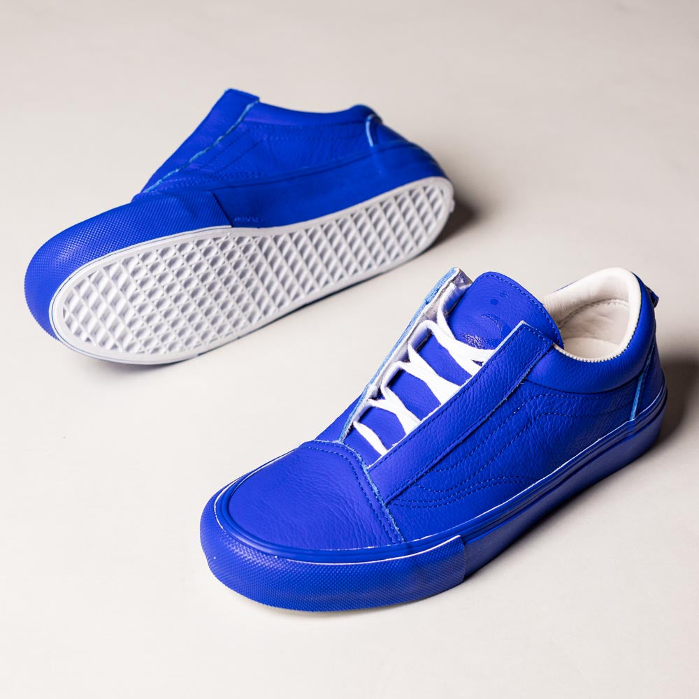 The Skate Old Skool Vans VN000EC6NAV1 Chillie 2 Risers Navy White Skateboarding Shoes are bright blue low-tops with white soles, shown upright and on their side to highlight the griptape-resistant textured outsole for impact protection.