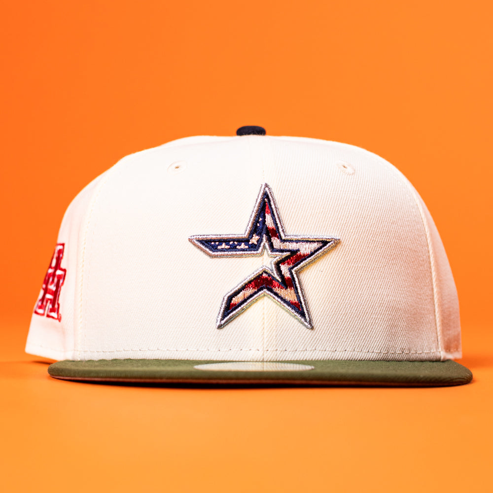 The Stars Over Houston UH New Era Hat 5950 Fitted is a white fitted cap with a green brim, featuring a blue star outlined in white and red on an orange background, with the star patterned like the American flag.