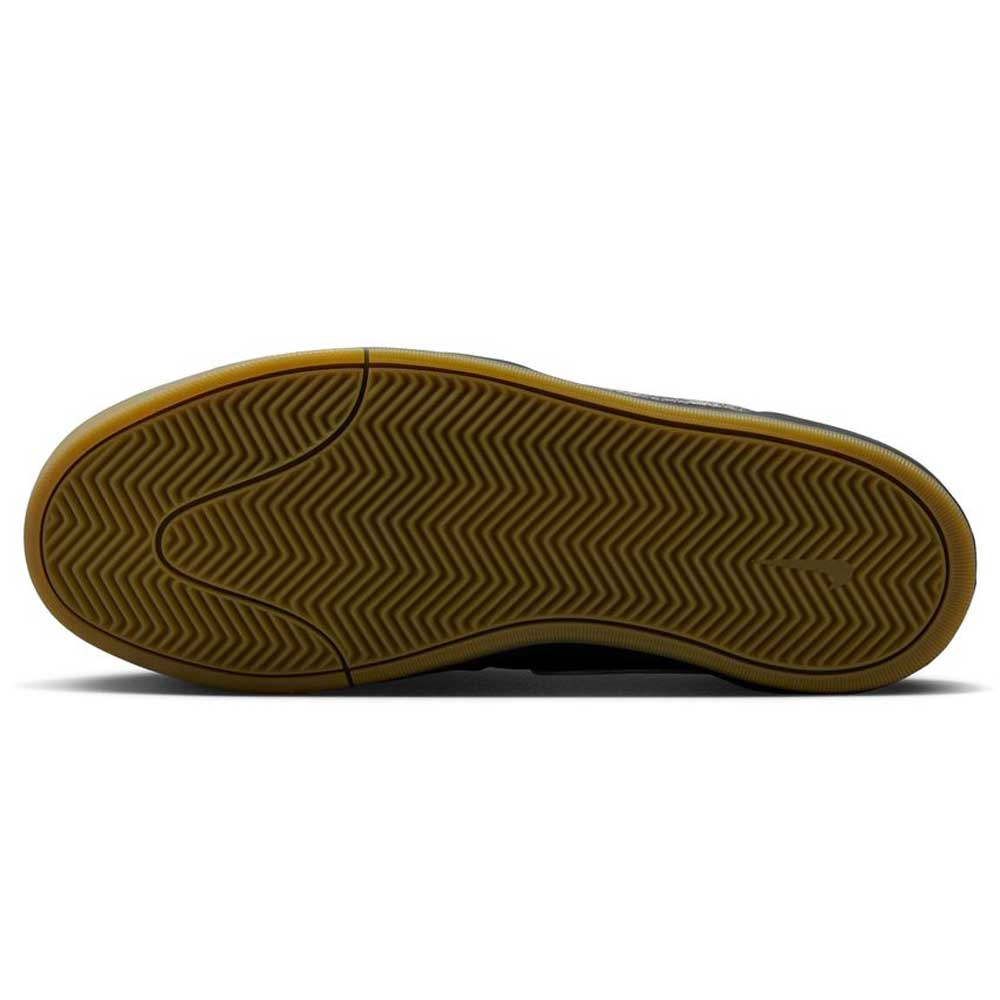 The image shows the gum-colored herringbone sole of the DX4361005 Black Gum Leo Baker React Nike SB suede leather skateboarding shoe, viewed from the bottom against a white background.