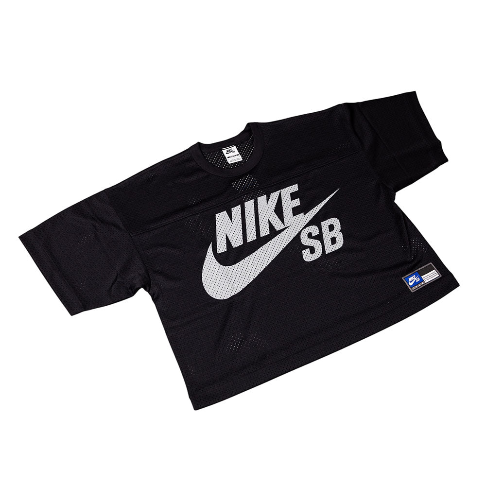 The Perforated Cropped Black Jersey IF1349010 is a Nike SB Skateboarding tee with short sleeves, a bold white NIKE SB logo and swoosh on the front, a blue/white label near the hem, and durable easy-care polyester mesh.