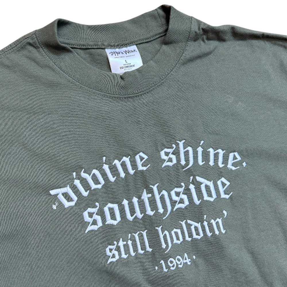 The Olive Divine Shine x Southside Still Holdin Max Heavyweight Tee features white “divine shine. southside still holdin - 1994” embroidery. A must-have large size for Southside Skatepark fans and classic streetwear collectors.