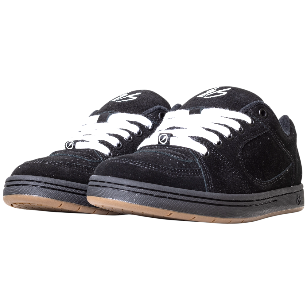 A pair of Accel Black Noir Es Shoes Skateboarding Original Shape, black suede with white laces and gum rubber soles. Shown front view, these iconic low-top cupsole skate shoes feature visible stitching details.