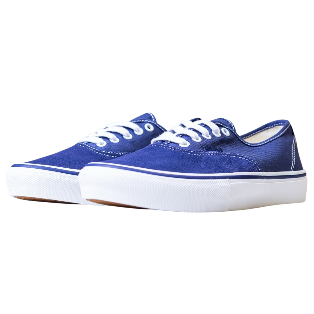 Experience everyday comfort and durability with the Skate Authentic Deep Twilight Vans VN000EEREMT1 Suede White Skateboarding Shoes—blue canvas and white rubber soles, perfect for skating or casual wear, shown against a plain white background.