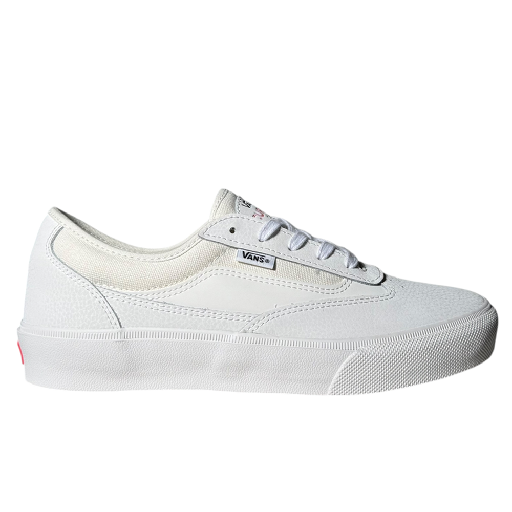 The VN000D85JVY1 Skate Curren Caples Blanc de Blanc features a low-top white suede design, white laces, rubber sole, Vans logo tag on the side, and a red heel accent—delivering classic vulcanized skateboard shoe style.