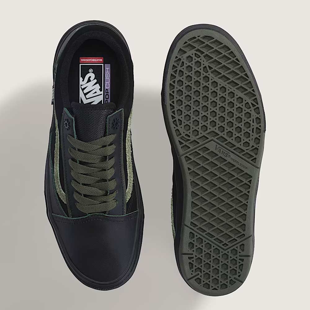 A pair of Vans Skate Half Cab Walnut Gum VN0A5FCD77J1 suede skateboard shoes, shown from above and below, featuring a textured rubber sole and Vans branding on the insole.
