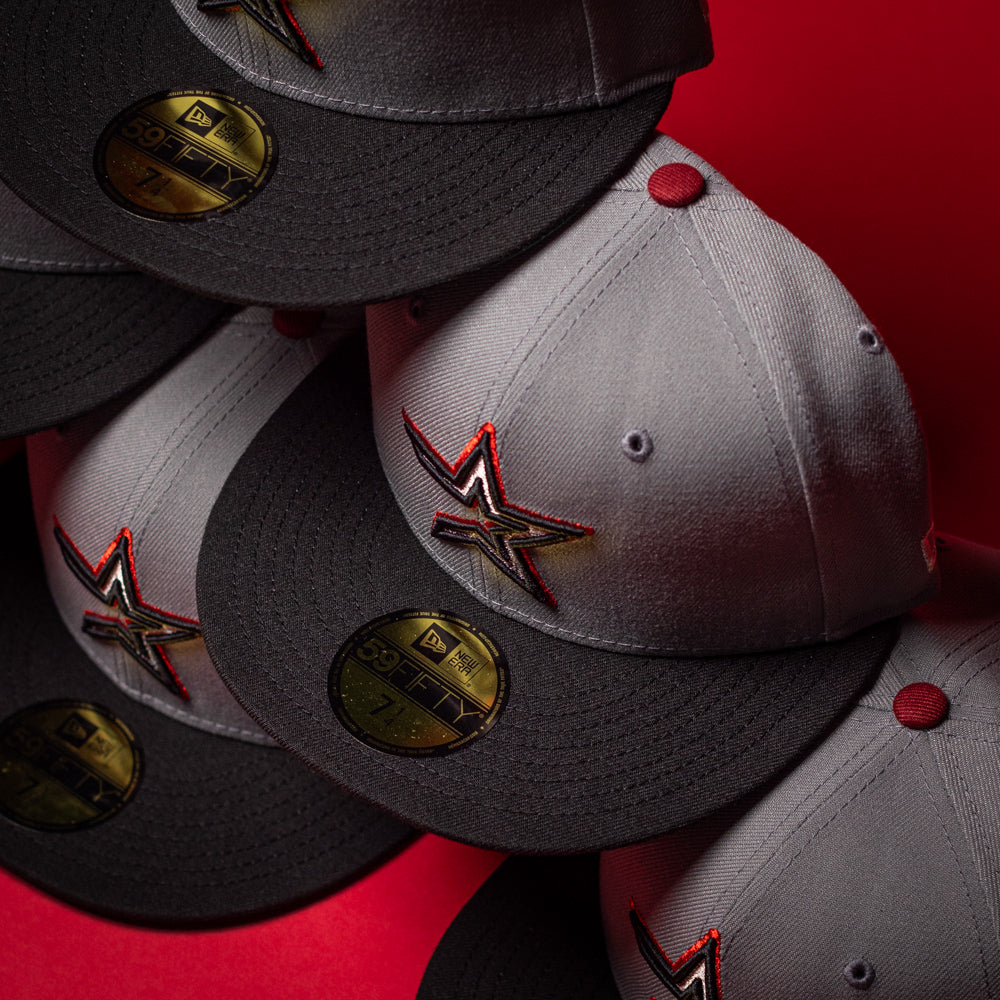 Days B4 WS05 Misty Black Houston Astros New Era Hat 5950 Fitted caps—featuring gray and black colorways, gold stickers, and a red, black, and white star logo—are arranged on a Misty Black red background.