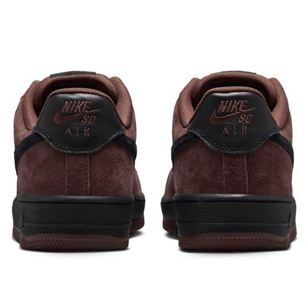 Back view of the Air Force 1 Black Light Chocolate HM8517201 Nike SB Suede Skateboarding Shoes in brown, featuring black soles and NIKE SB AIR text stitched in red on the heels, set against a white background and offering responsive Nike Air cushioning for all-day comfort.
