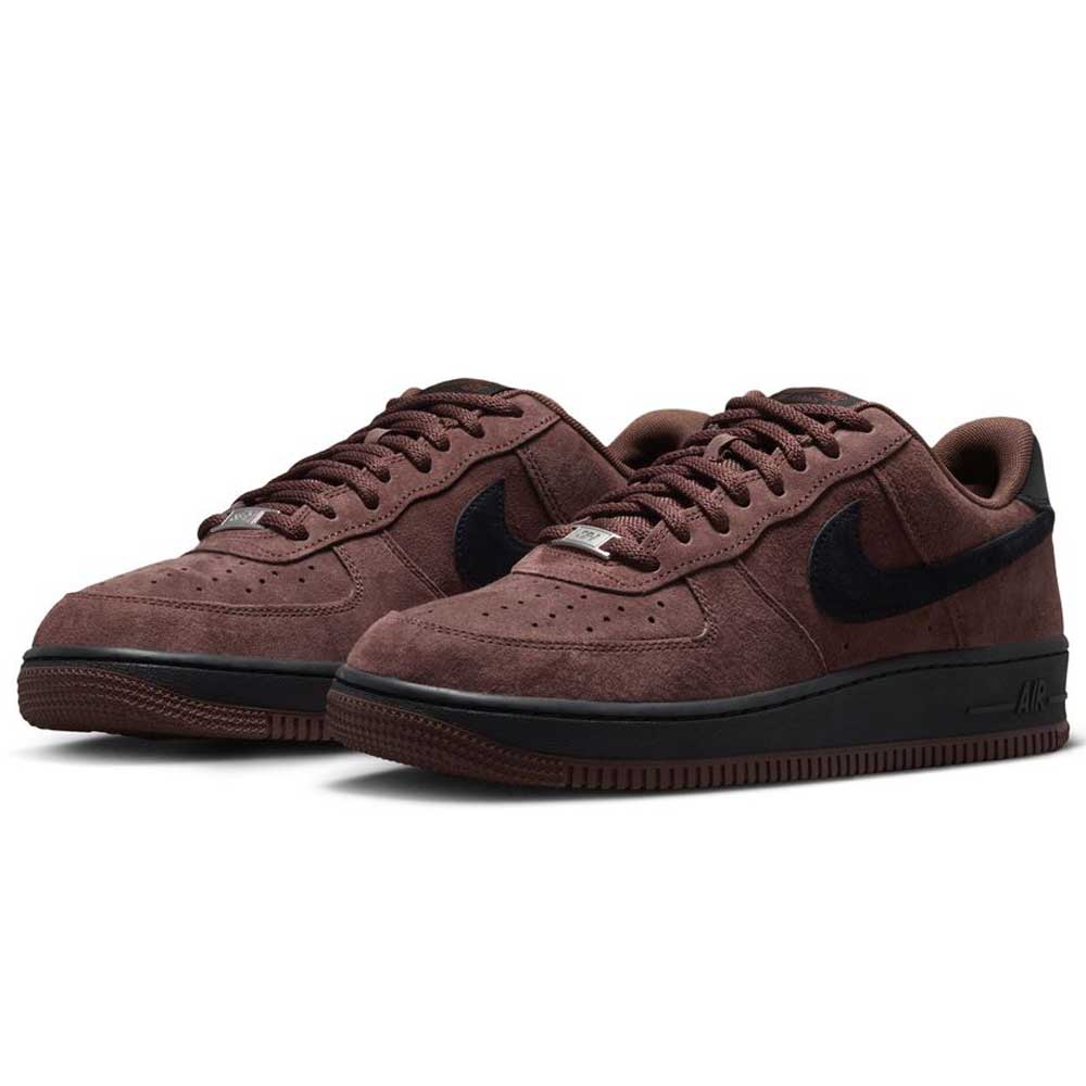 A pair of Air Force 1 Black Light Chocolate HM8517201 Nike SB suede skateboarding shoes featuring a brown upper with black swooshes, black soles, matching brown laces, and signature Nike Air cushioning, displayed on a white background.