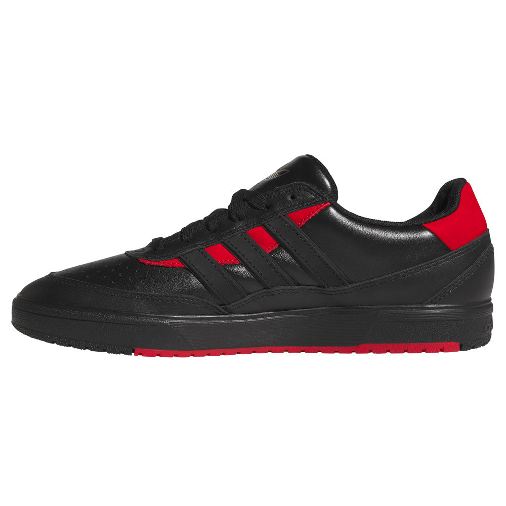 Sure! Here’s a rewritten sentence using your product data: The Black Black KK2981 Tyshawn II Suede Adidas Skateboarding Shoes feature red accents on the heel and sole, three black stripes on the side, and a low-top silhouette—making them the perfect blend of style and performance for skateboarding.