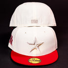 Two “The Carter Chrome Scarlet Houston Cougars New Era Hat 5950 Fitted” caps are displayed against a black background. The front cap features a white crown with a striking red brim and showcases a silver outlined star emblem inspired by the Houston Cougars’ spirit, while the back cap is positioned to reveal its rear design.