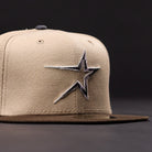 The La Playa Roja 35th Red Camel Houston Astros New Era 5950 Fitted Hat features a bold star logo on the front, showcased against a dark background.