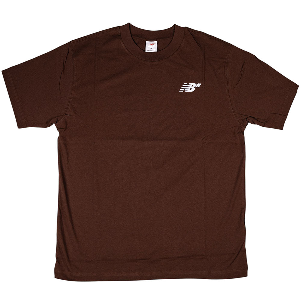 The New Balance Numeric Small Logo Tee Pumperknickel MT53706ABJ is a relaxed fit brown cotton crewneck with a small white NB Numeric logo on the left chest, perfect for everyday comfort.