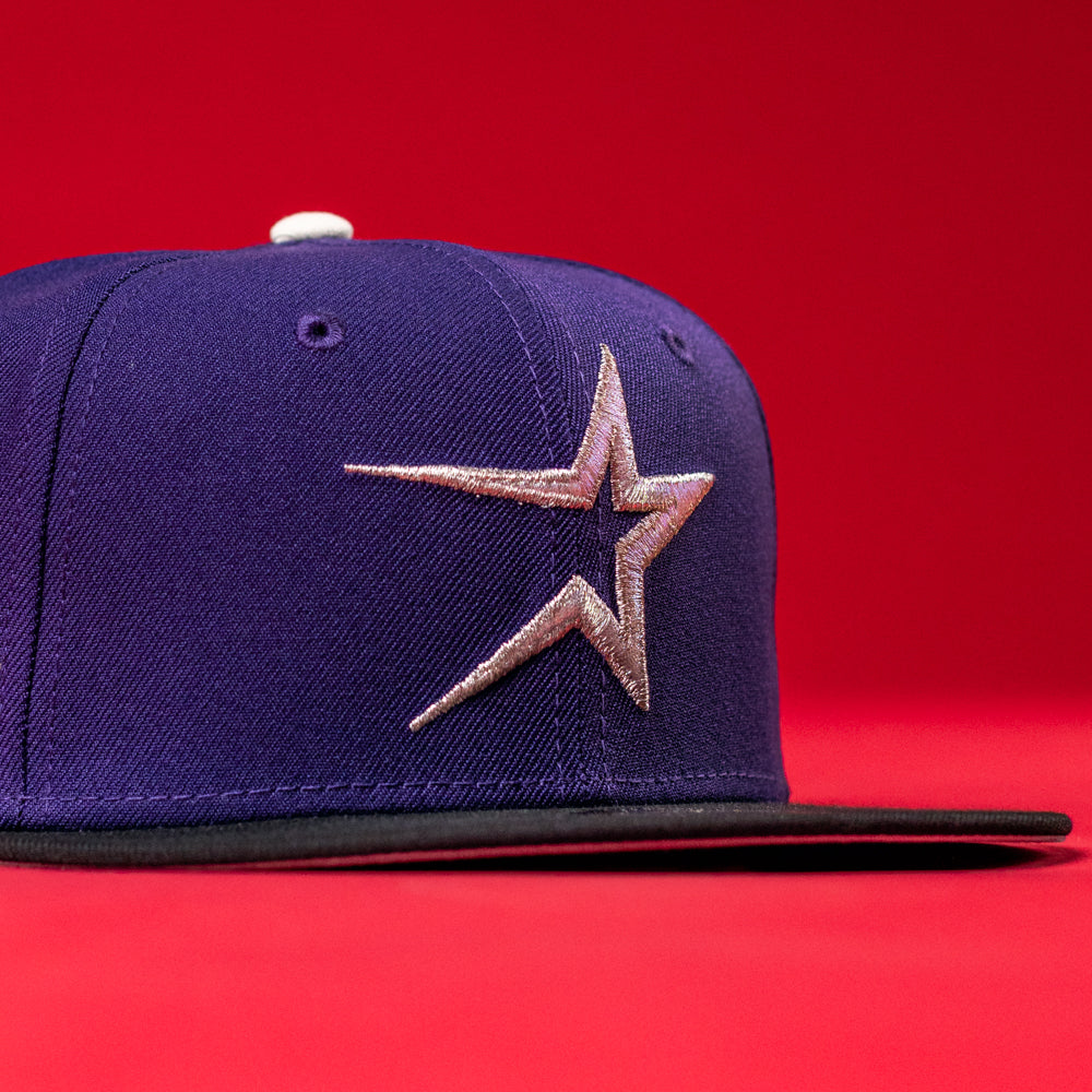 The De Uva New Era Purple Houston Astros 5950 Fitted Hat features a metallic, angular star logo embroidered on the front and a black brim, making it a bold choice for true BuryMeInTheSouf fans.